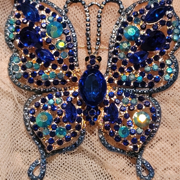 🦋 Betsey Johnson Crystal Butterfly Brooch Pin - Picture 3 of 3
